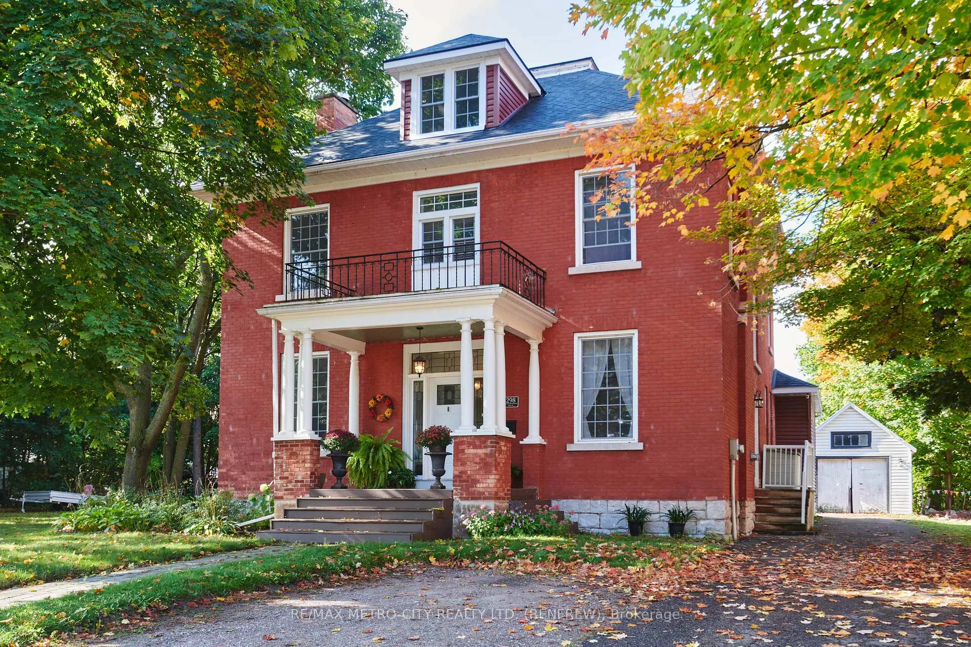 Photo 6 of 298 Barr Street, Renfrew — HOMEH