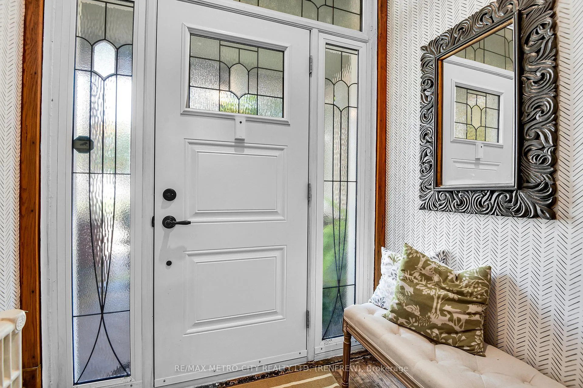 Photo 7 of 298 Barr Street, Renfrew — HOMEH