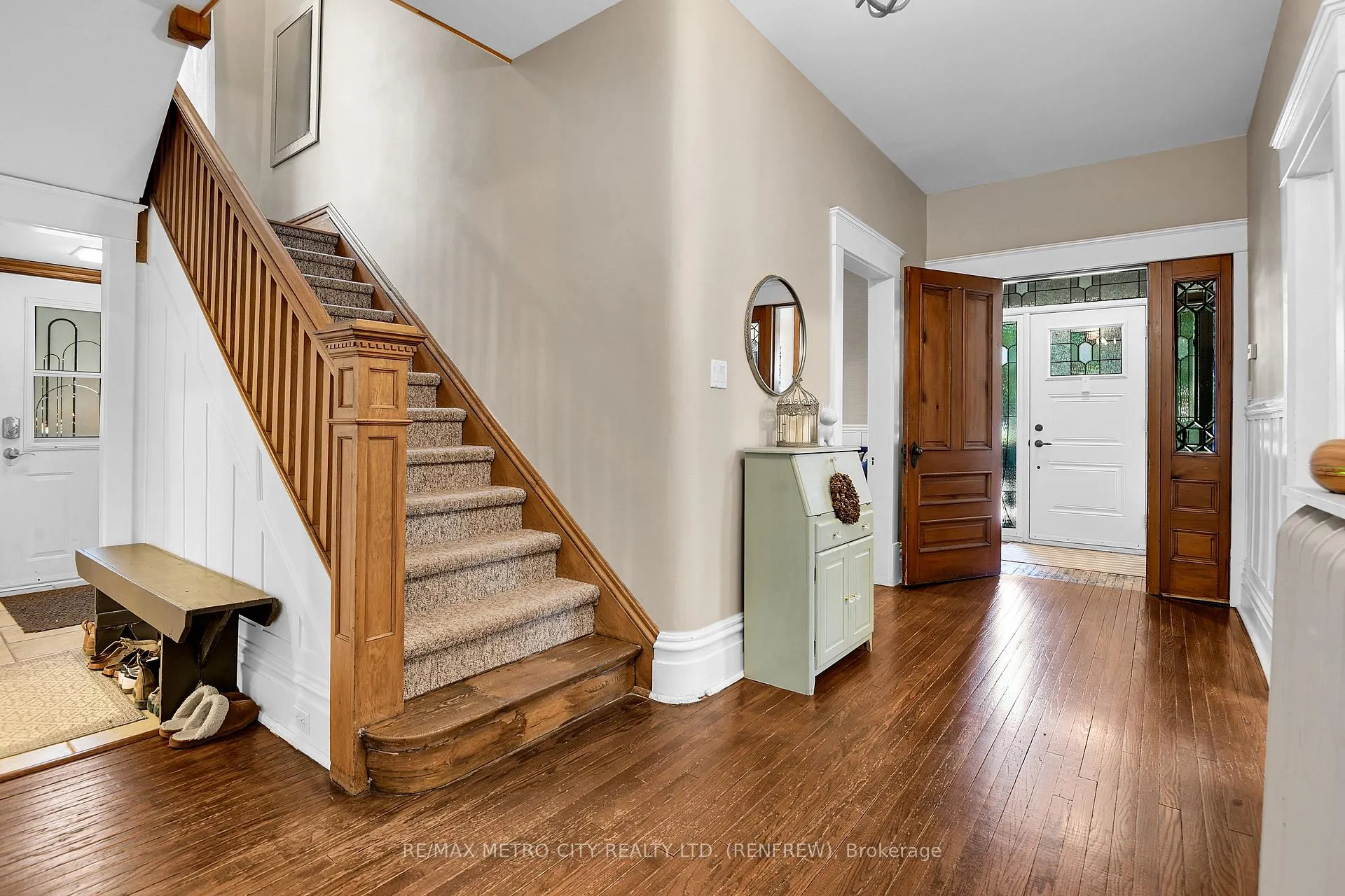 Photo 8 of 298 Barr Street, Renfrew — HOMEH
