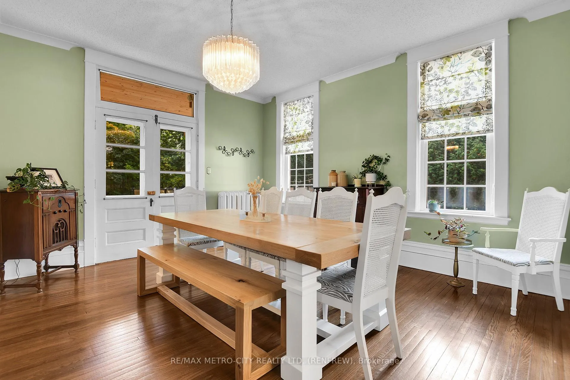 Photo 12 of 298 Barr Street, Renfrew — HOMEH