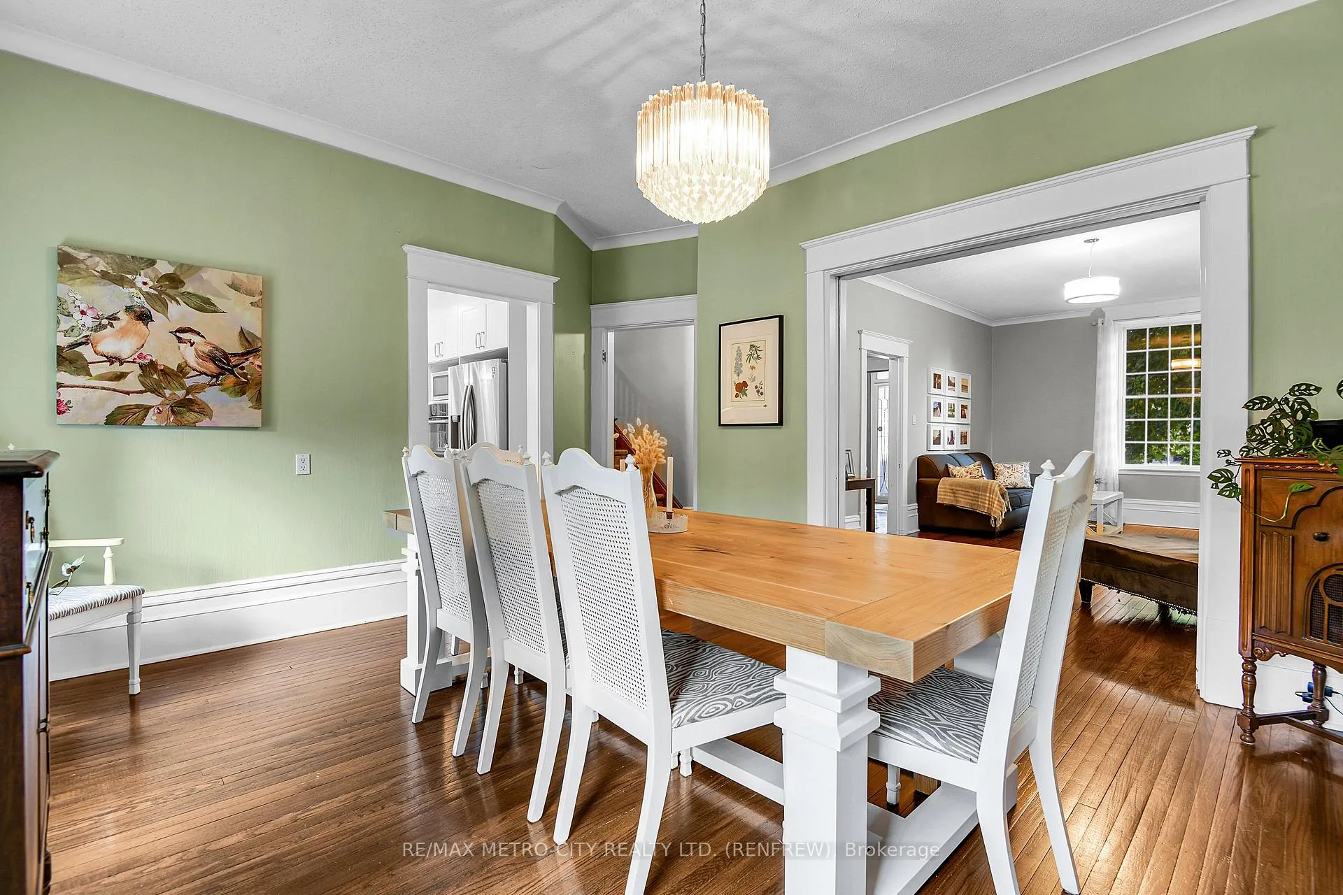 Photo 13 of 298 Barr Street, Renfrew — HOMEH