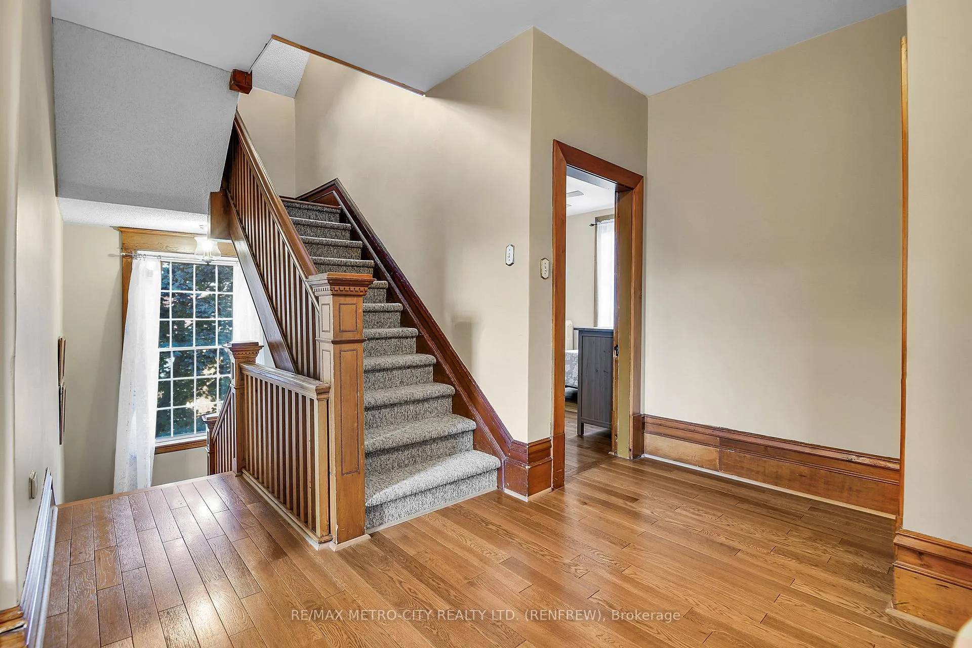 Photo 20 of 298 Barr Street, Renfrew — HOMEH