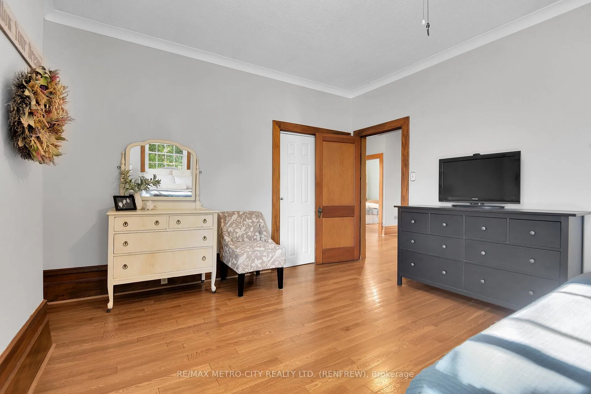 Photo 22 of 298 Barr Street, Renfrew — HOMEH