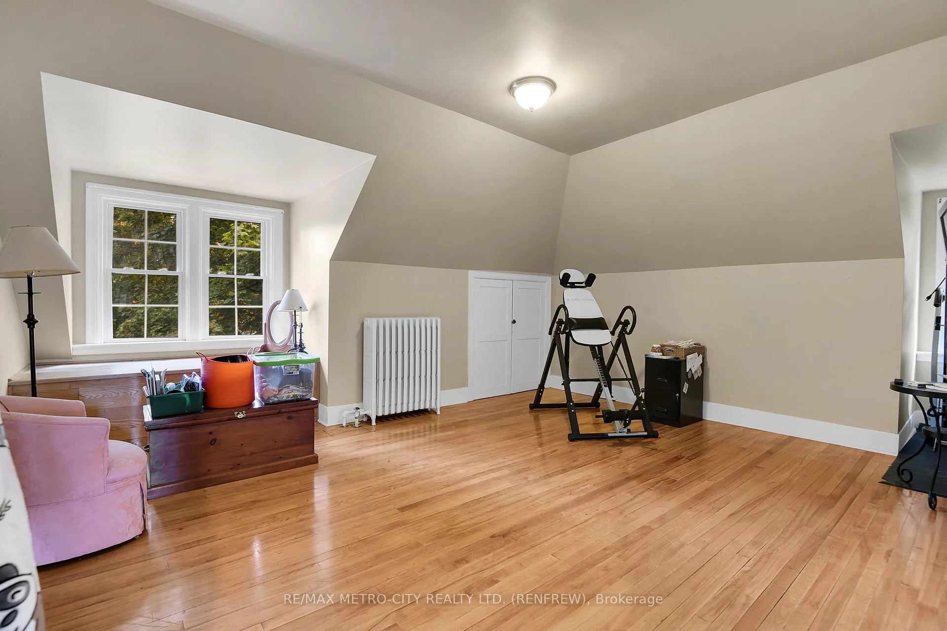 Photo 33 of 298 Barr Street, Renfrew — HOMEH