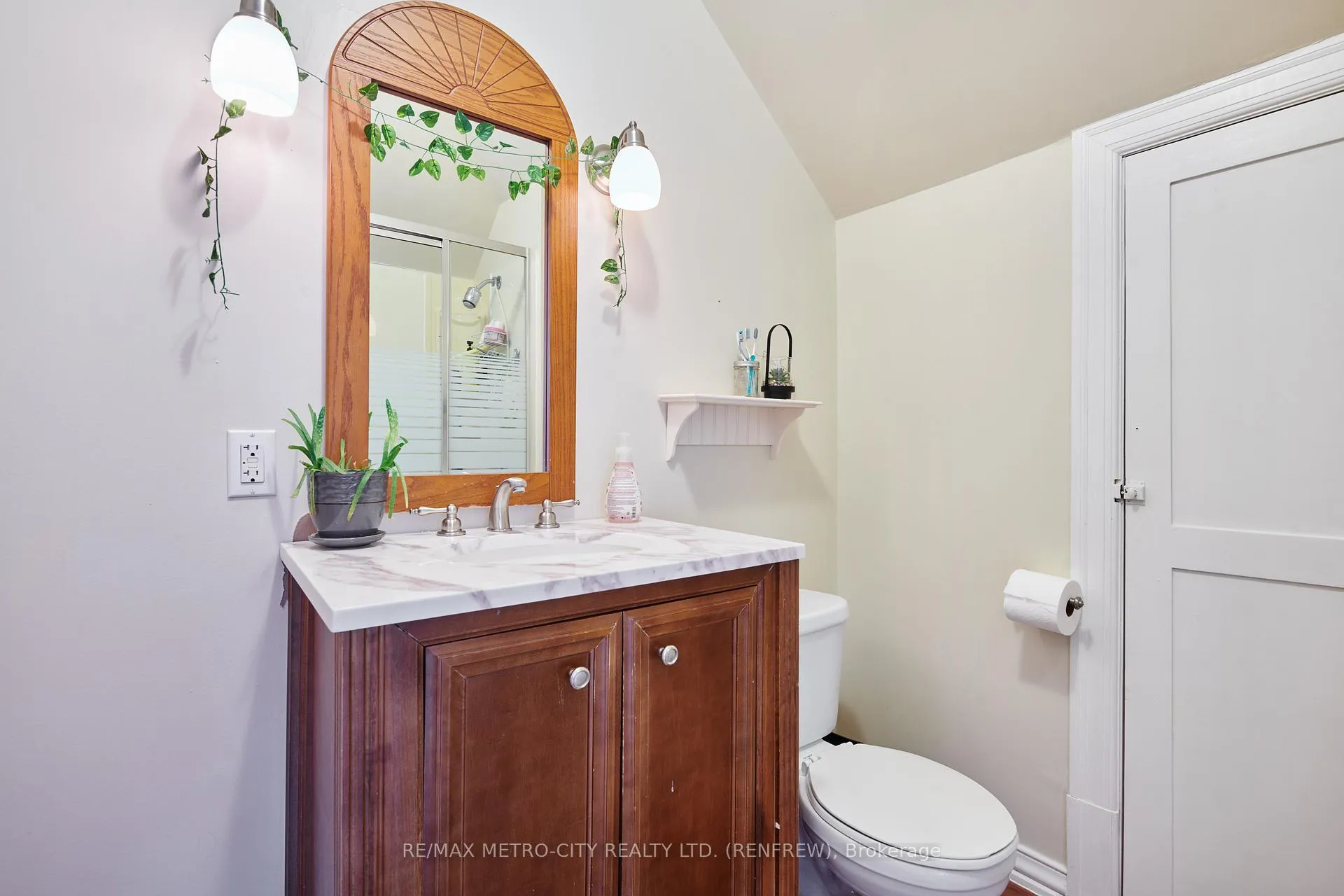 Photo 34 of 298 Barr Street, Renfrew — HOMEH