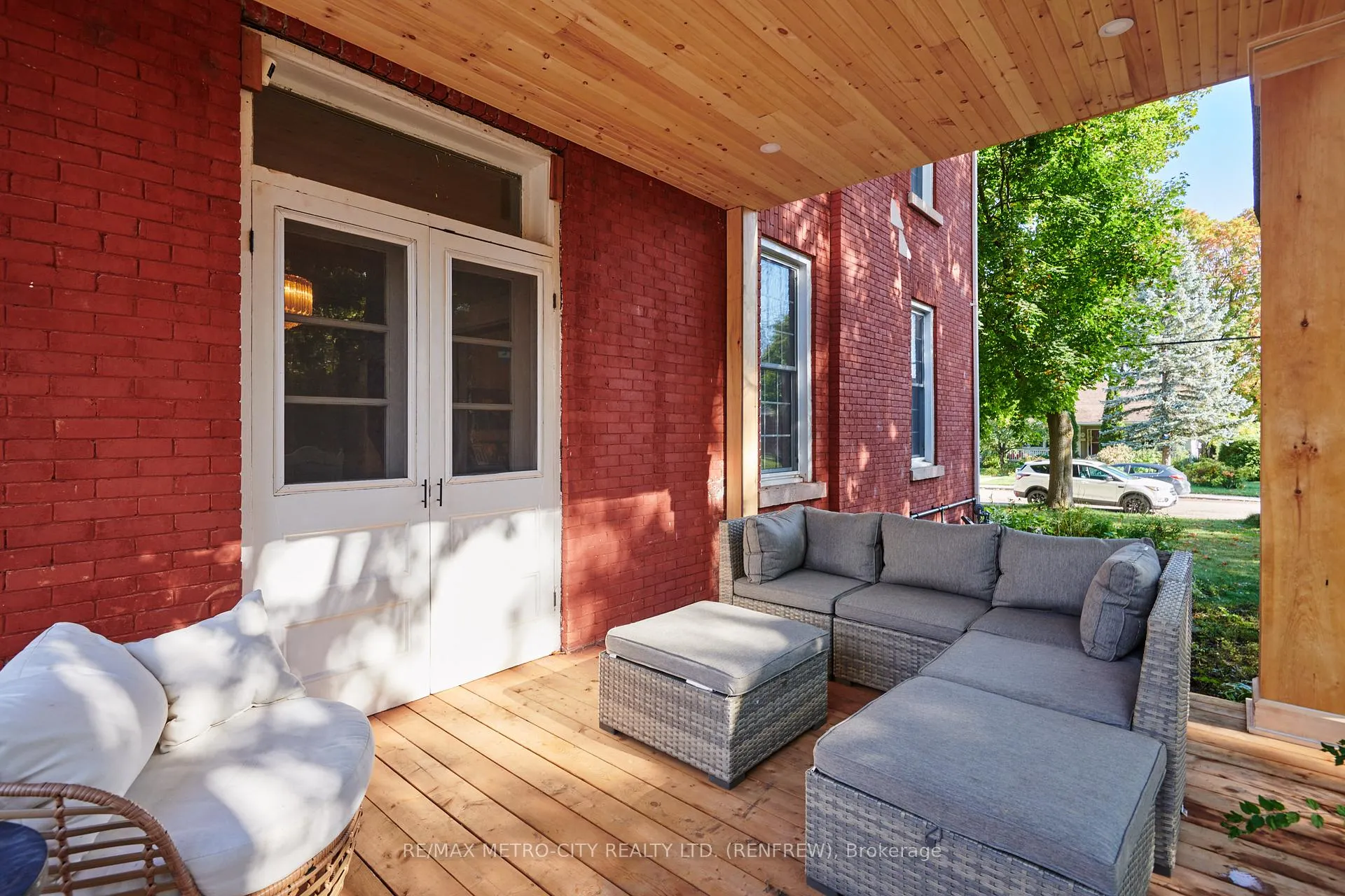 Photo 40 of 298 Barr Street, Renfrew — HOMEH