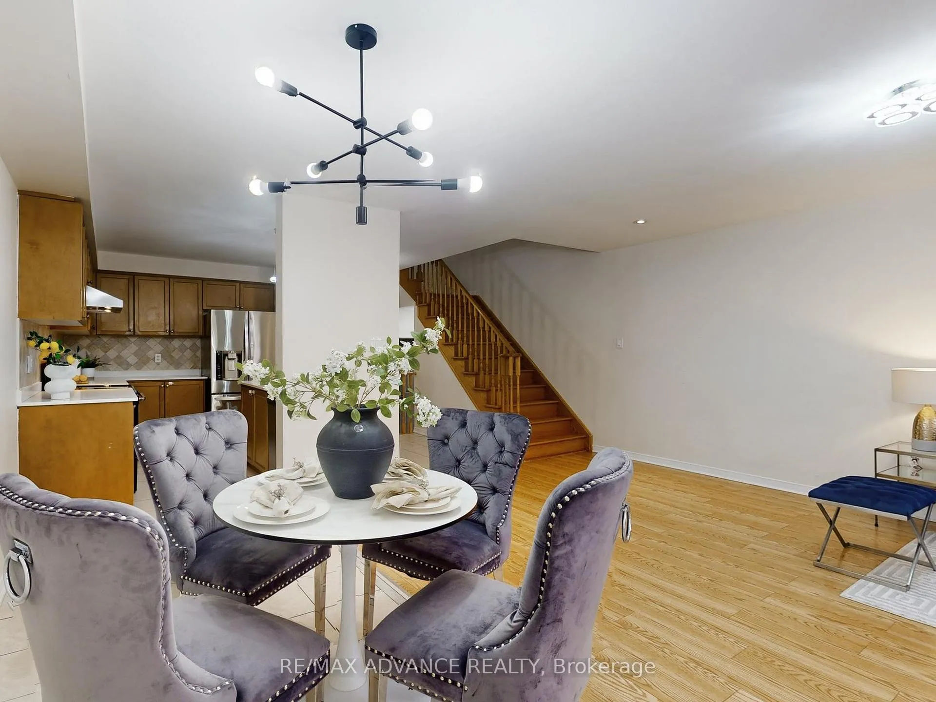 Photo 13 of 24 Martell Gate, Aurora, Bayview Northeast — HOMEH