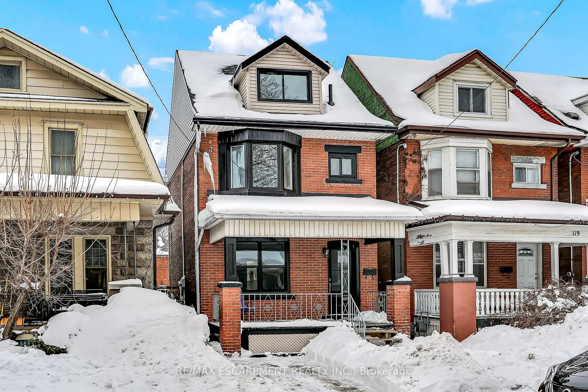 Front of 117 Rosslyn Avenue N