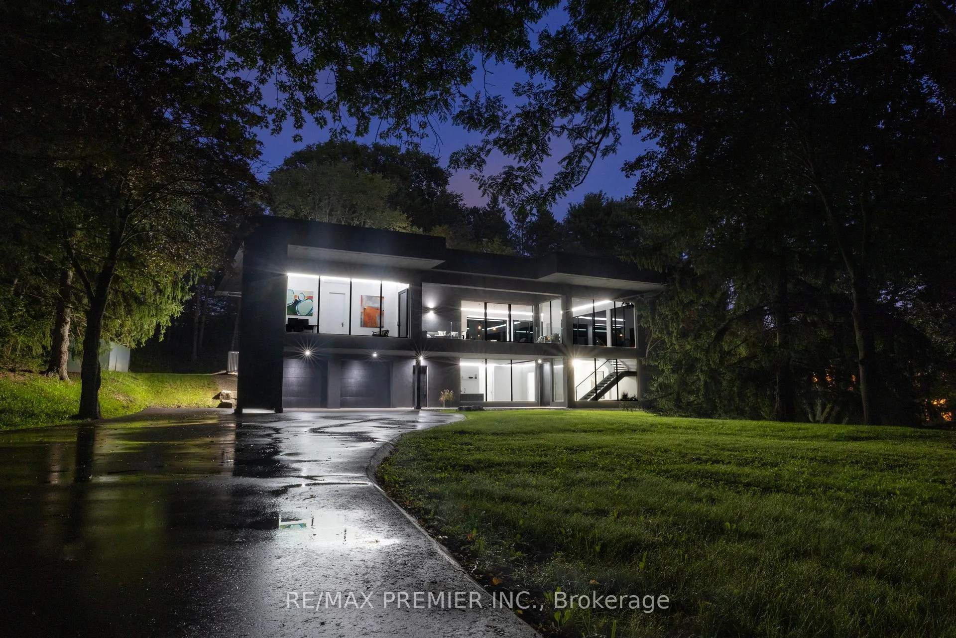 Photo 4 of 350 Kingscross Drive, King, King City — HOMEH