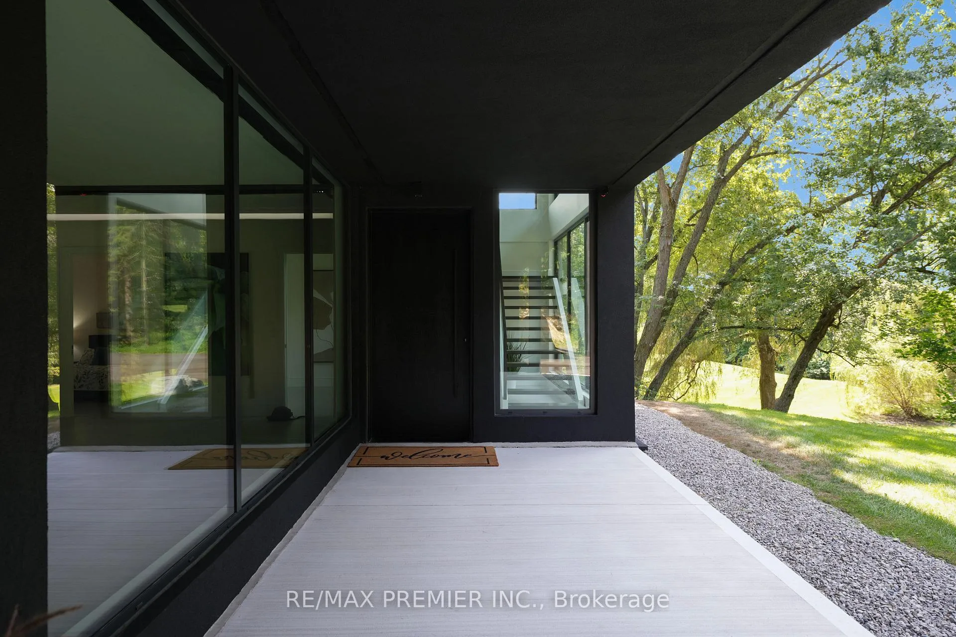 Photo 5 of 350 Kingscross Drive, King, King City — HOMEH
