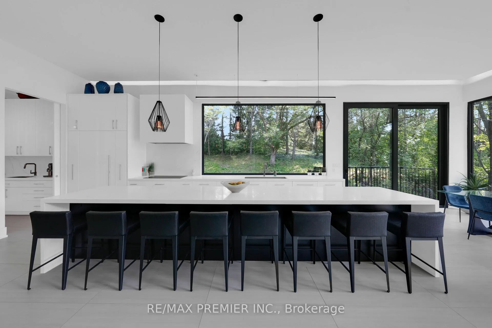 Photo 12 of 350 Kingscross Drive, King, King City — HOMEH