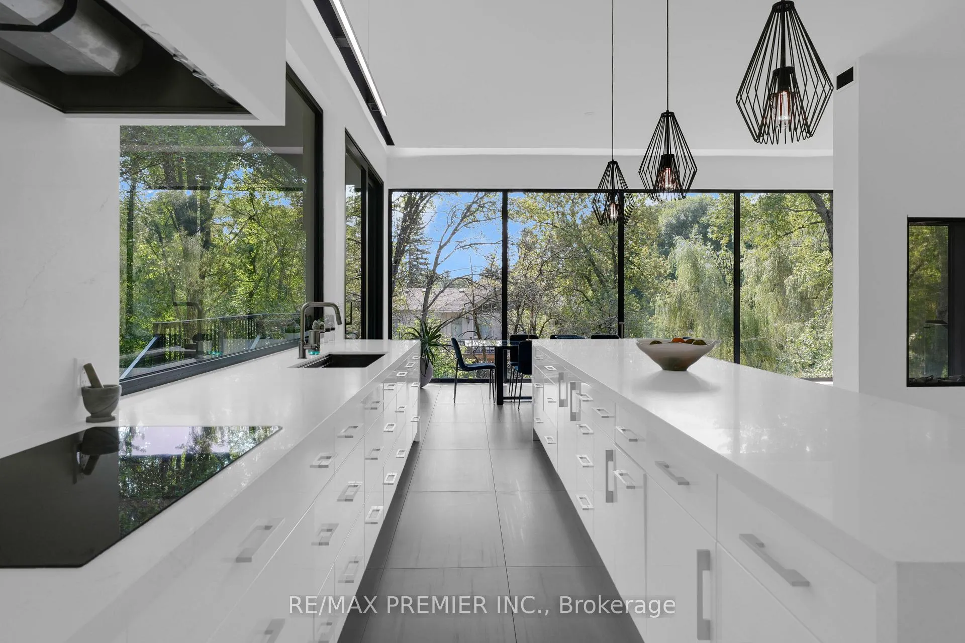 Photo 14 of 350 Kingscross Drive, King, King City — HOMEH