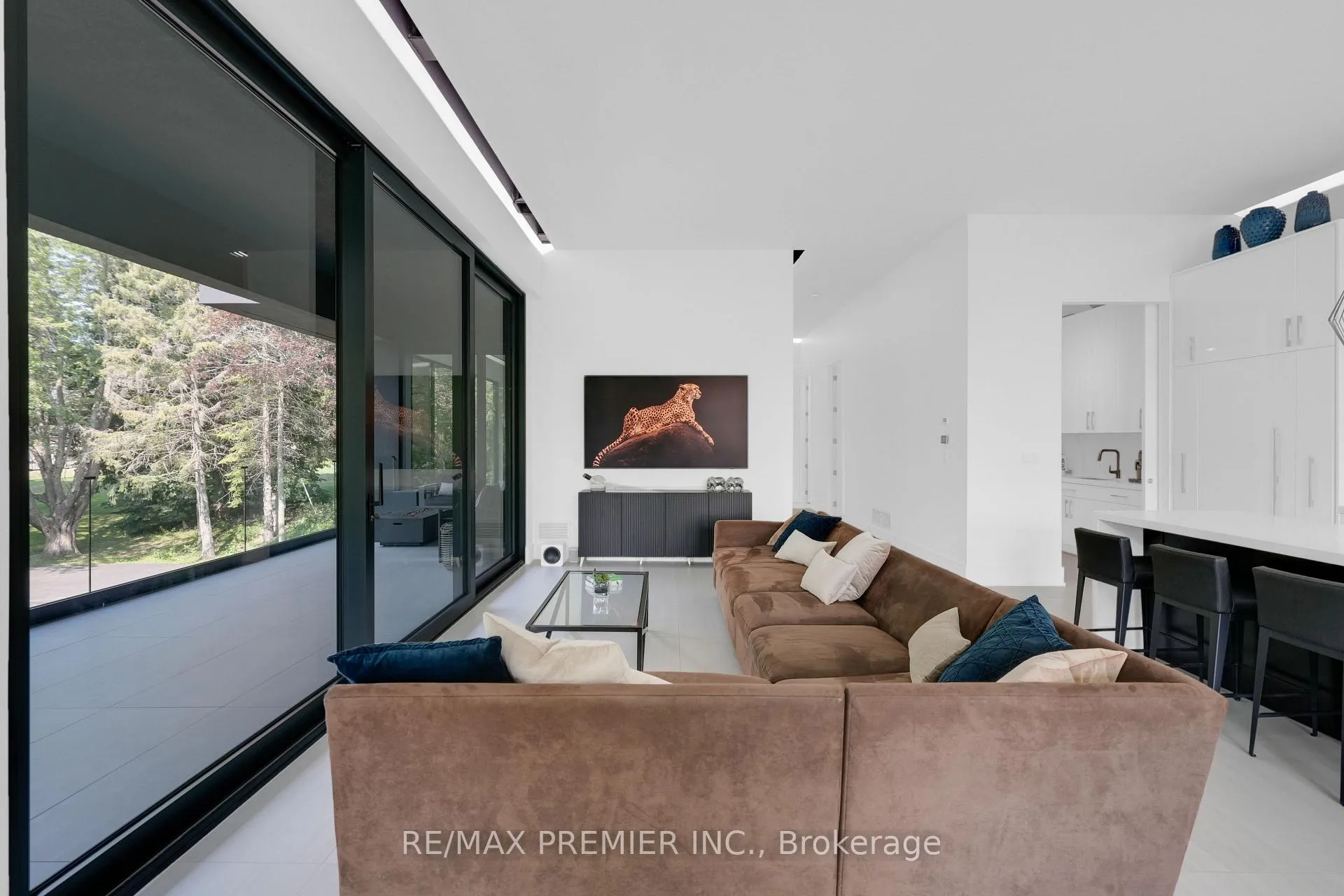 Photo 19 of 350 Kingscross Drive, King, King City — HOMEH