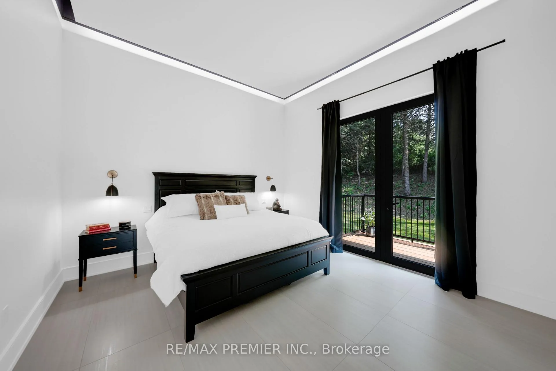Photo 23 of 350 Kingscross Drive, King, King City — HOMEH