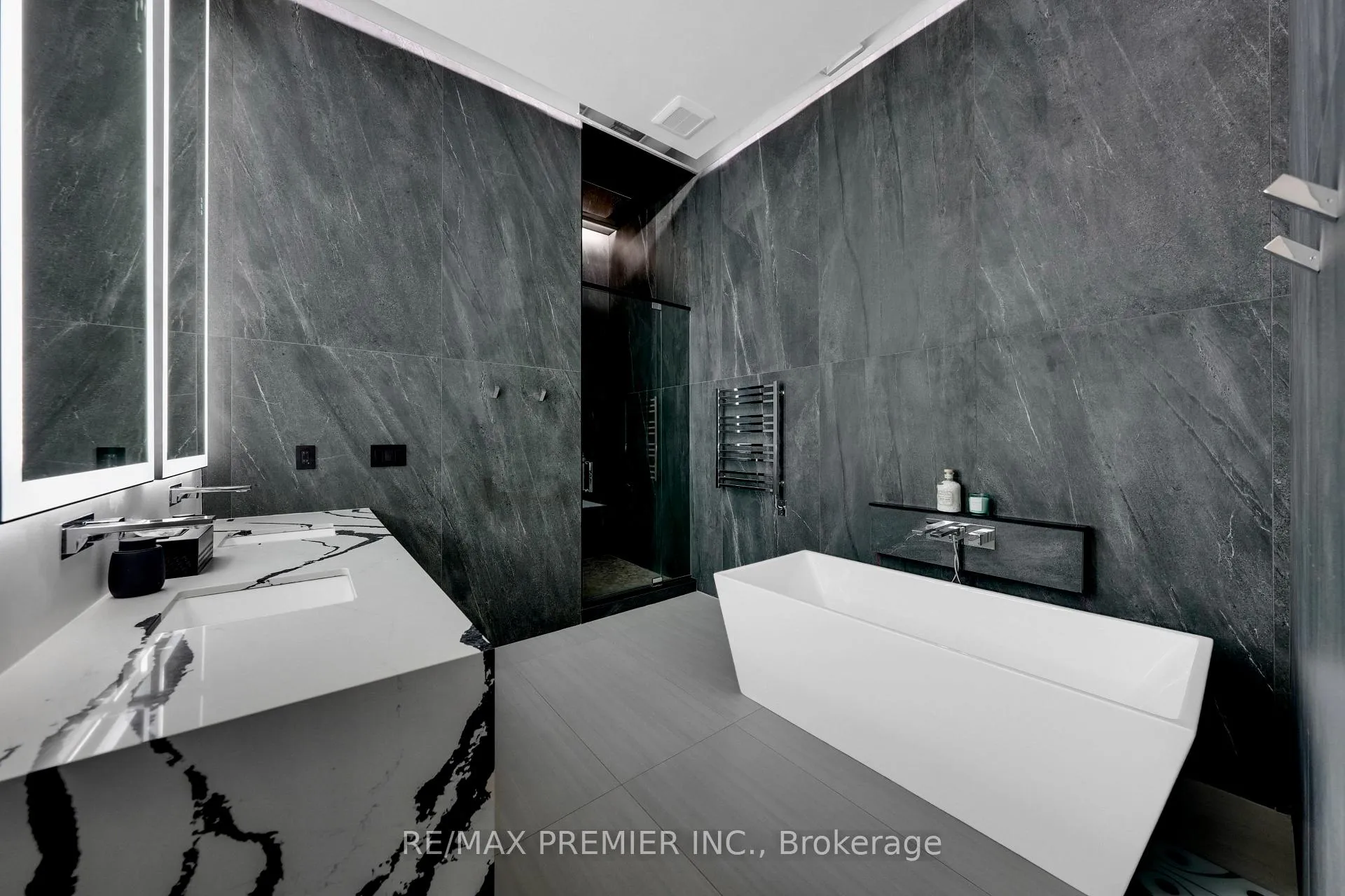 Photo 26 of 350 Kingscross Drive, King, King City — HOMEH