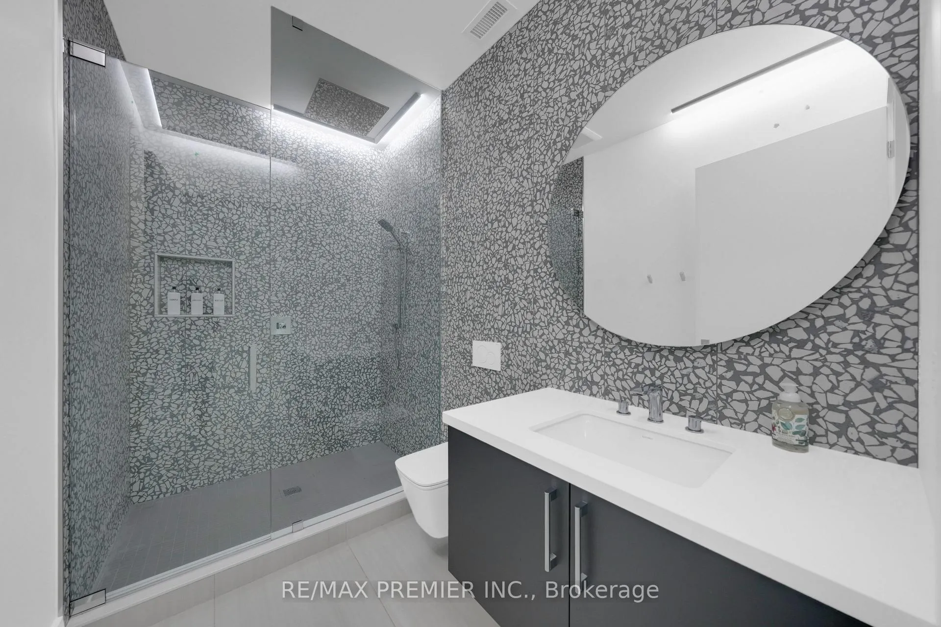 Photo 37 of 350 Kingscross Drive, King, King City — HOMEH