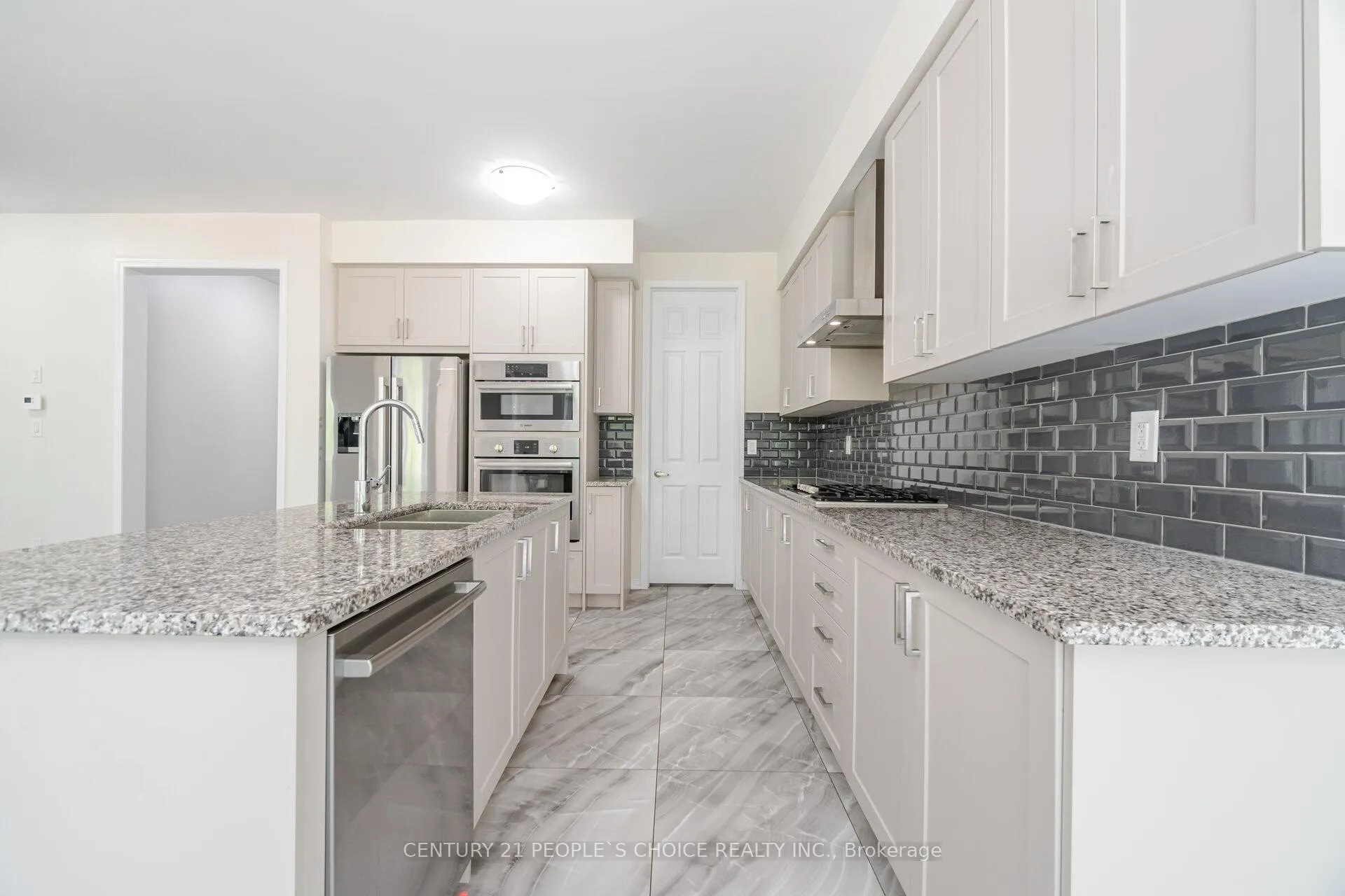 Photo 11 of 109 Cactus Crescent, Hamilton, Stoney Creek Mountain — HOMEH