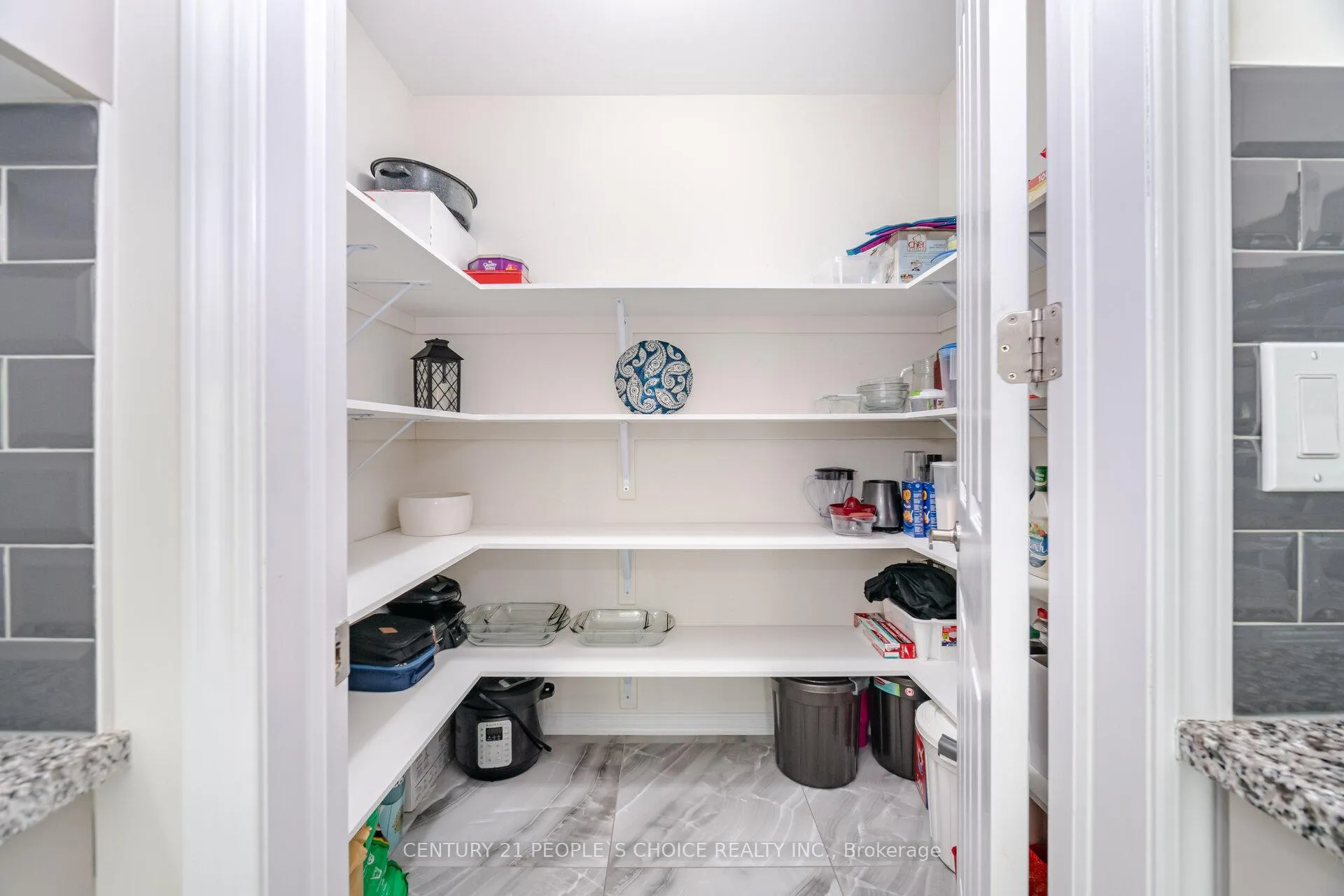 Photo 12 of 109 Cactus Crescent, Hamilton, Stoney Creek Mountain — HOMEH