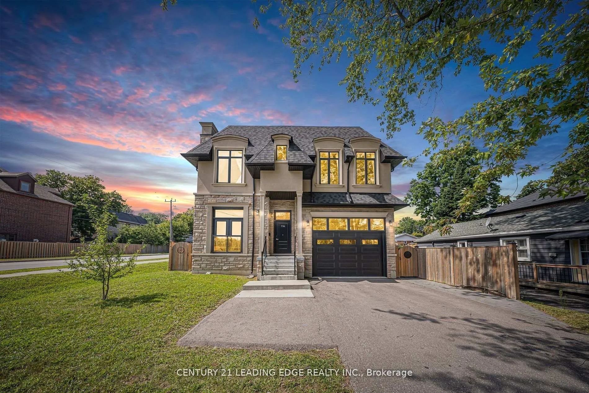 Front of 736 Hillview Crescent