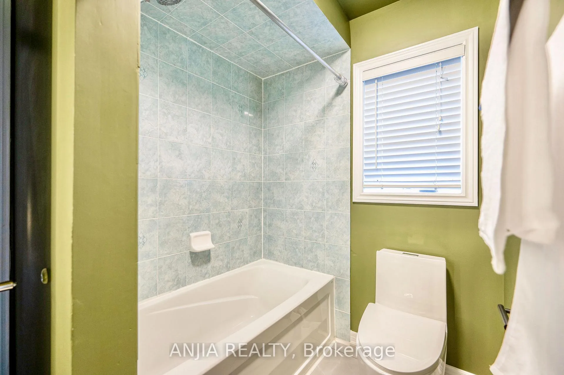 Photo 28 of 501 Fred McLaren Boulevard, Markham, Wismer — HOMEH