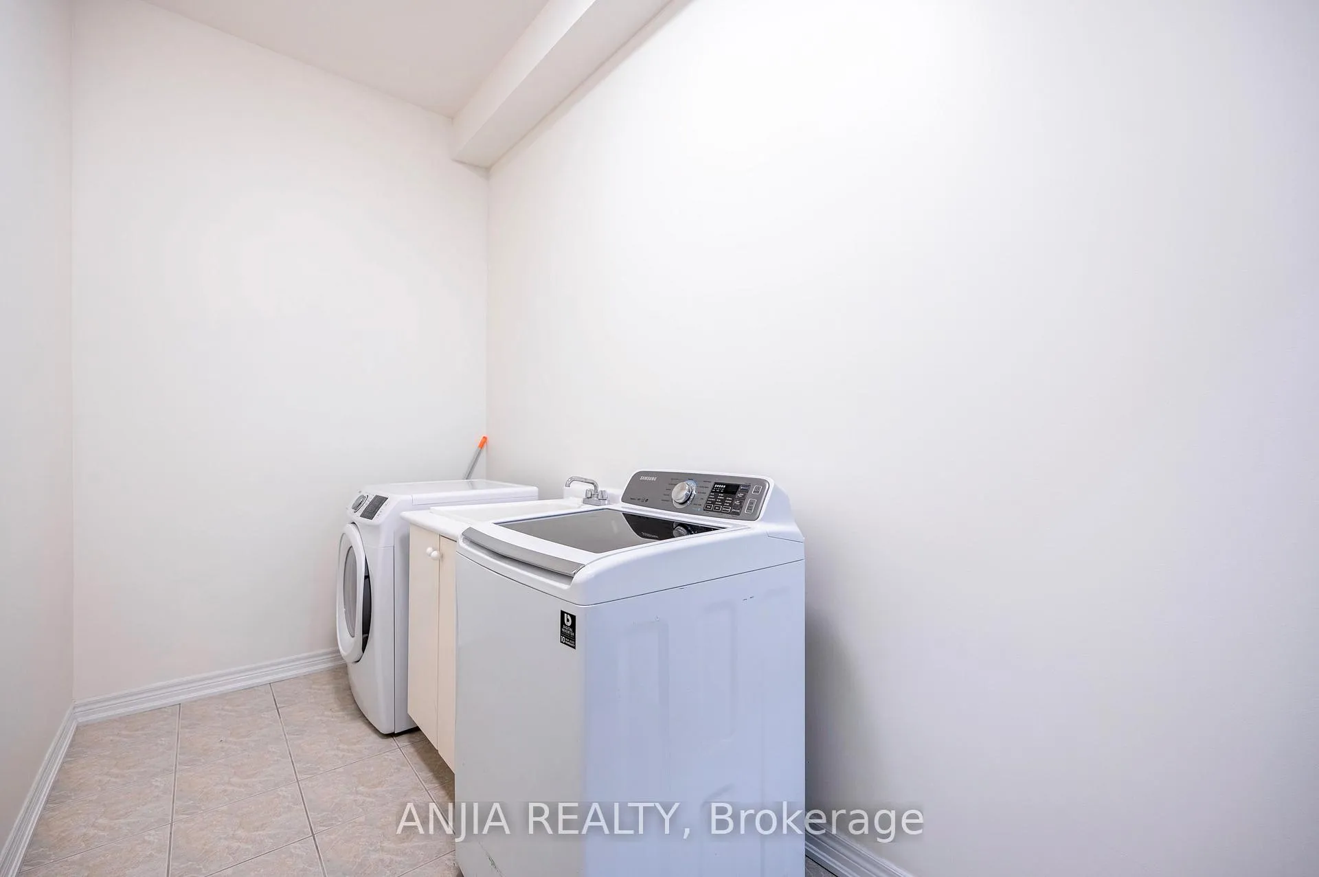 Photo 38 of 501 Fred McLaren Boulevard, Markham, Wismer — HOMEH