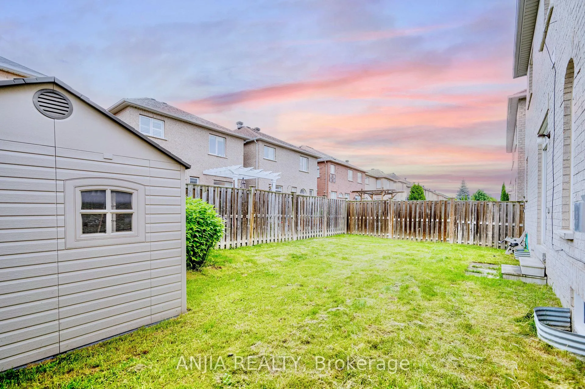 Photo 40 of 501 Fred McLaren Boulevard, Markham, Wismer — HOMEH