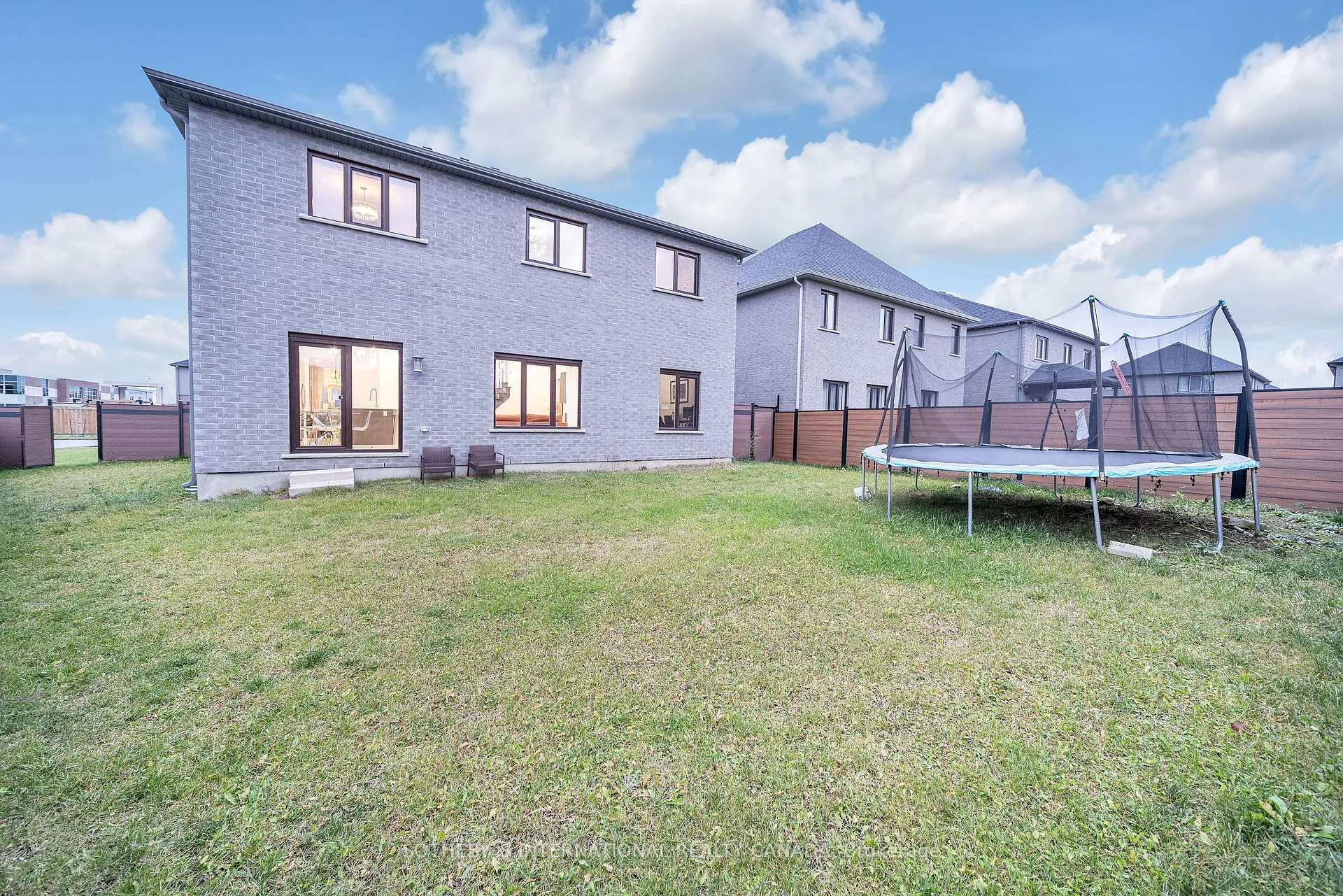 Photo 40 of 1 Grandville Circle, Brant, Paris — HOMEH