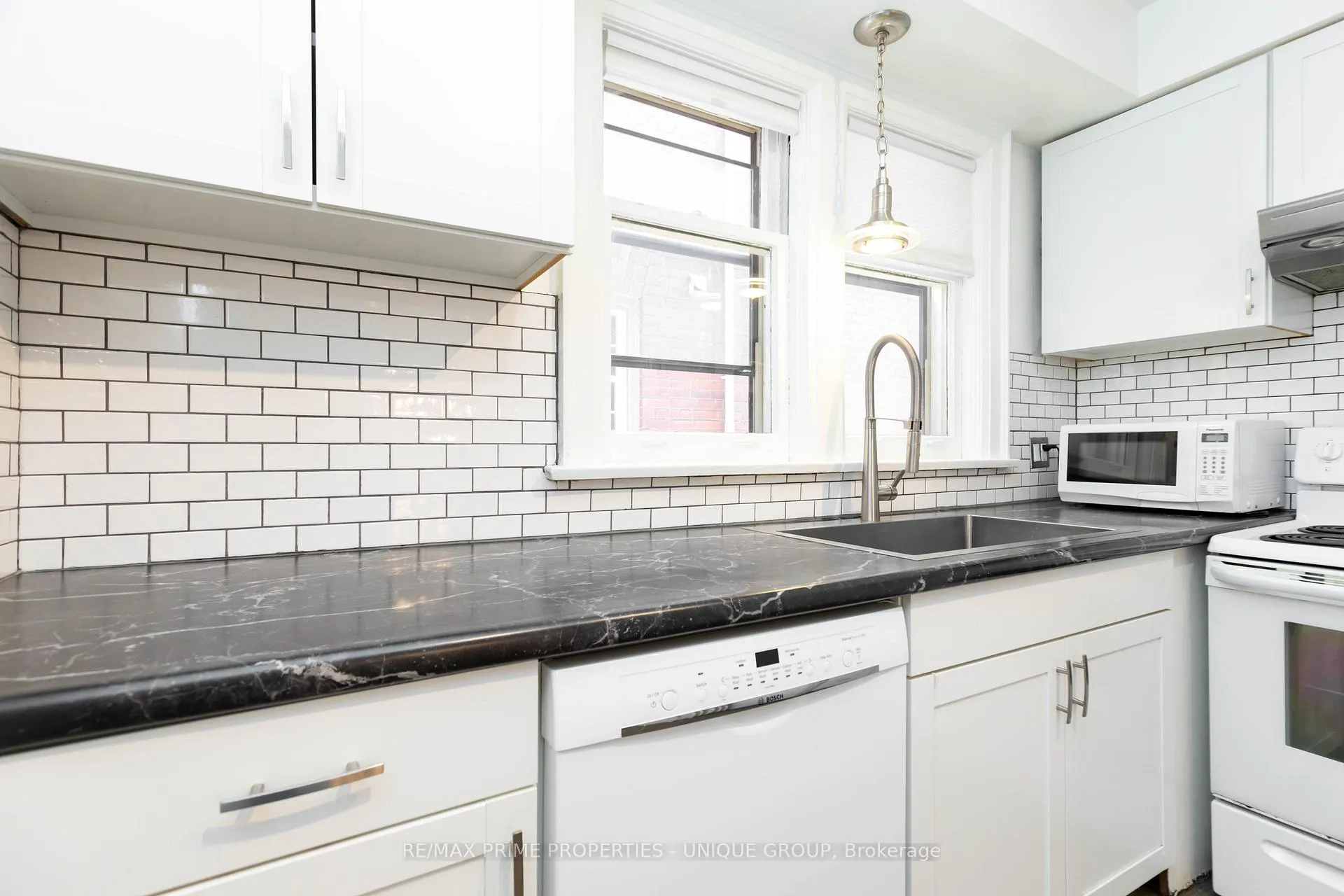 Photo 11 of 66 Burnaby Boulevard, Toronto, Lawrence Park South — HOMEH
