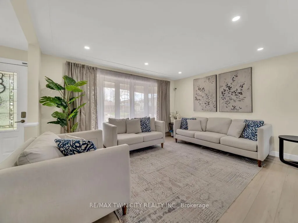 Photo 5 of 75 Bettley Crescent, Kitchener — HOMEH