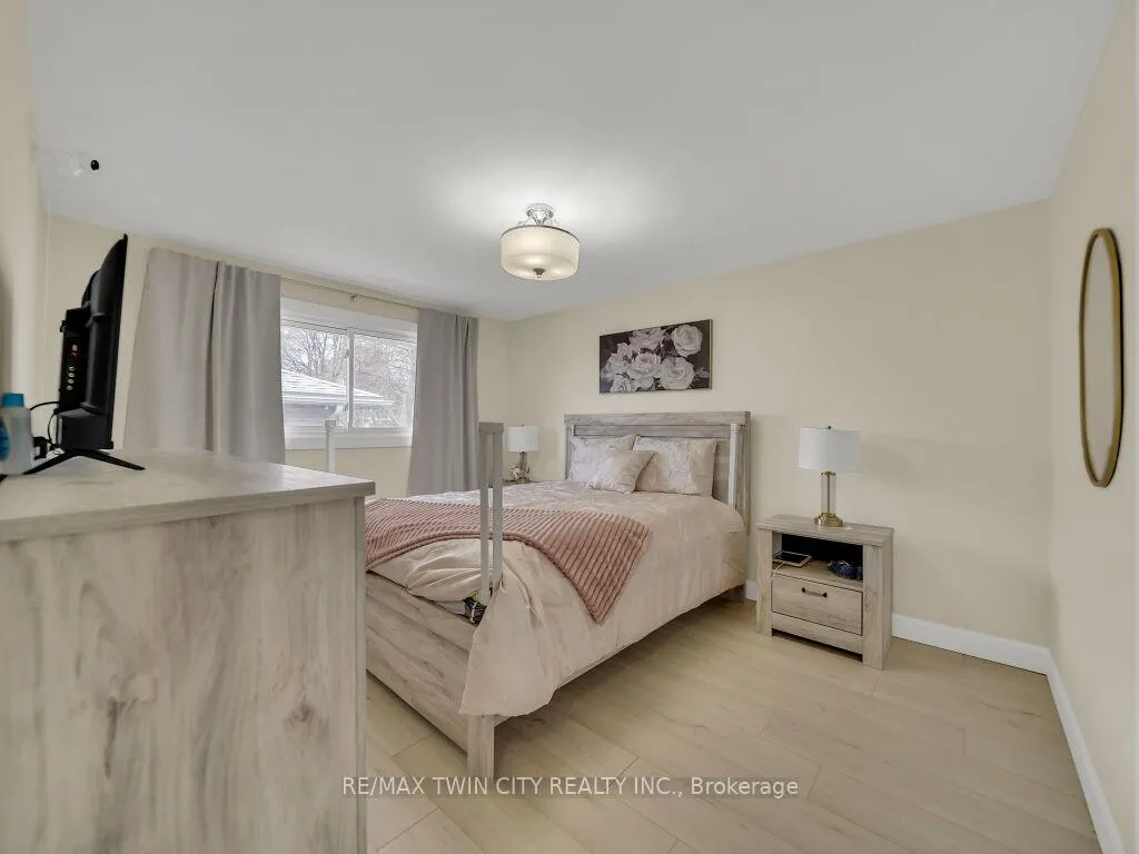 Photo 18 of 75 Bettley Crescent, Kitchener — HOMEH