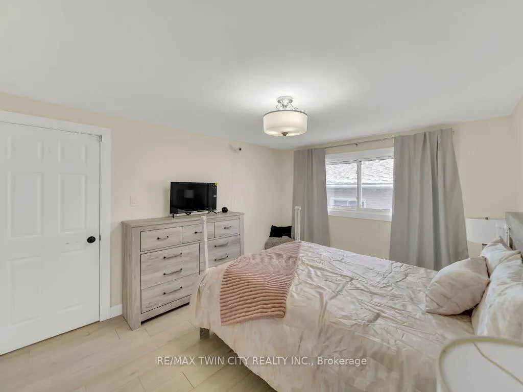 Photo 19 of 75 Bettley Crescent, Kitchener — HOMEH