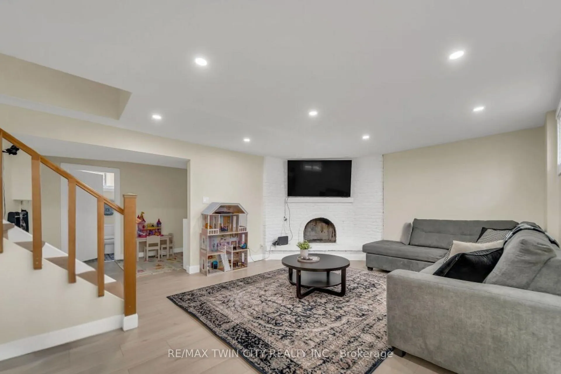 Photo 28 of 75 Bettley Crescent, Kitchener — HOMEH