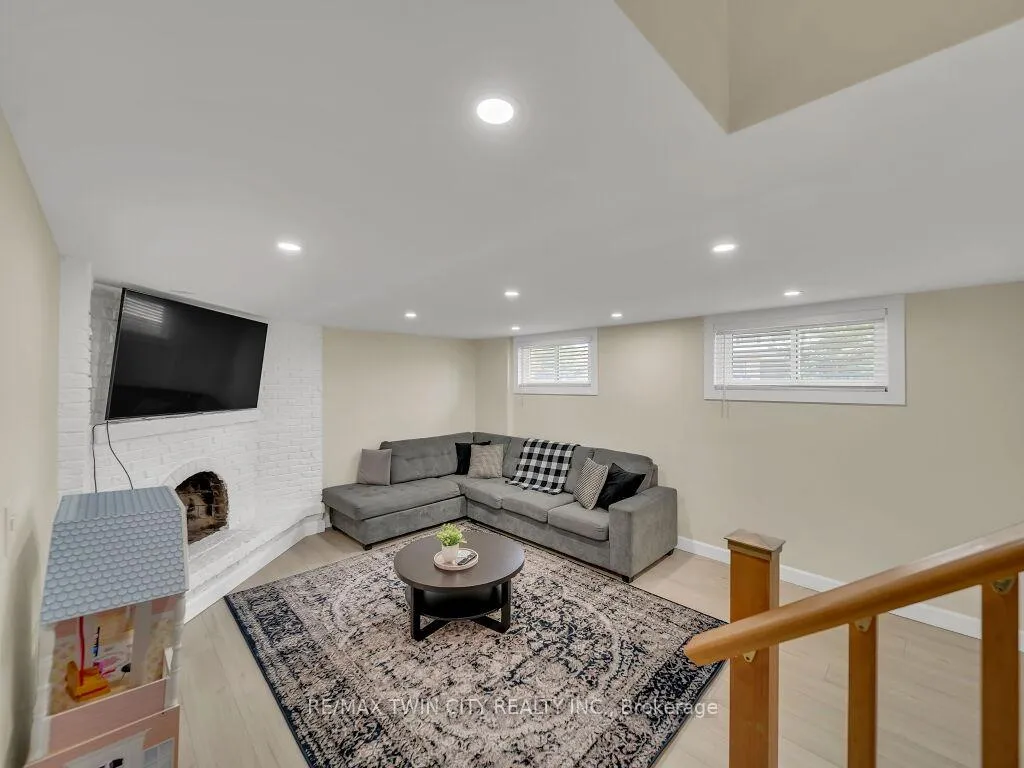 Photo 33 of 75 Bettley Crescent, Kitchener — HOMEH