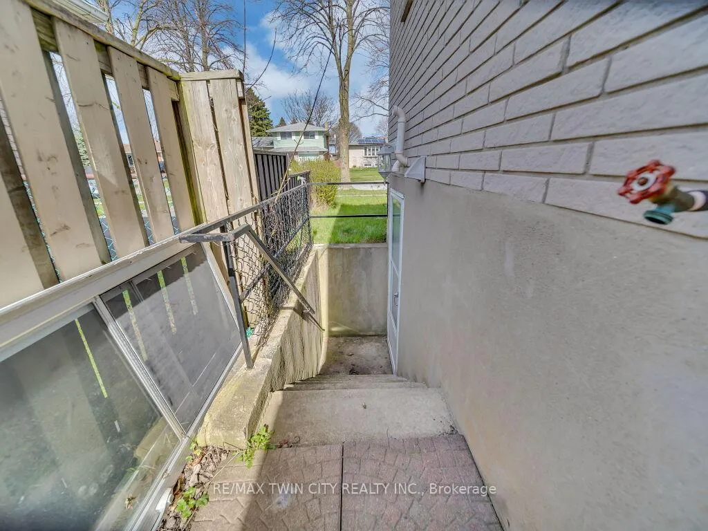 Photo 34 of 75 Bettley Crescent, Kitchener — HOMEH