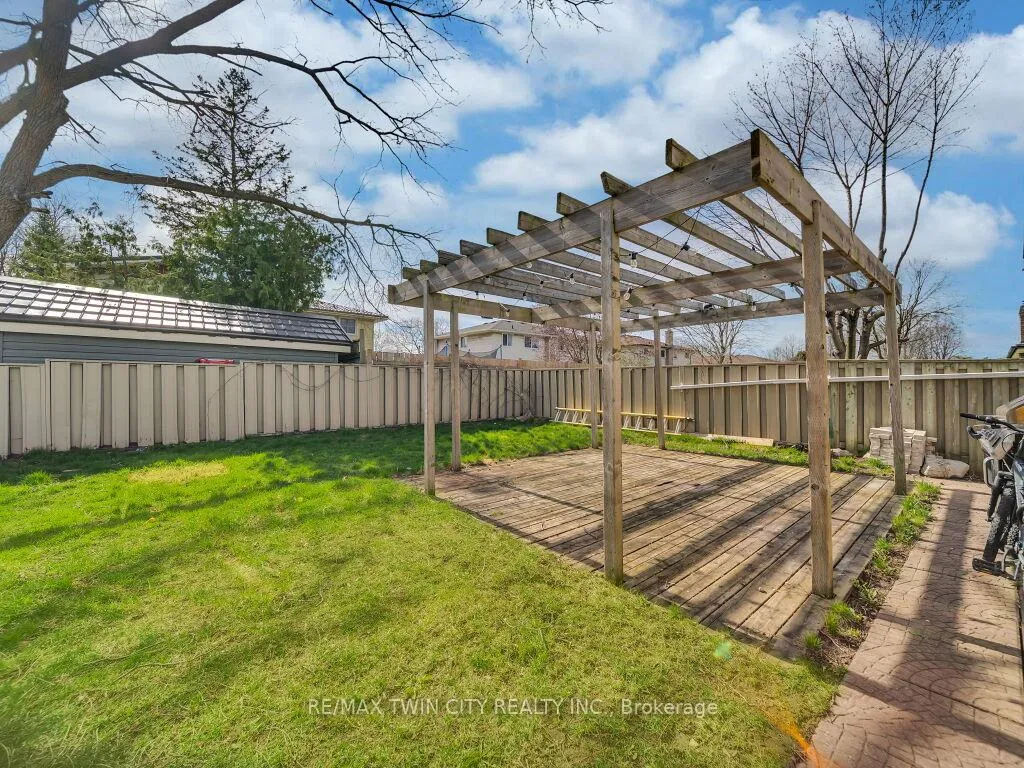 Photo 35 of 75 Bettley Crescent, Kitchener — HOMEH