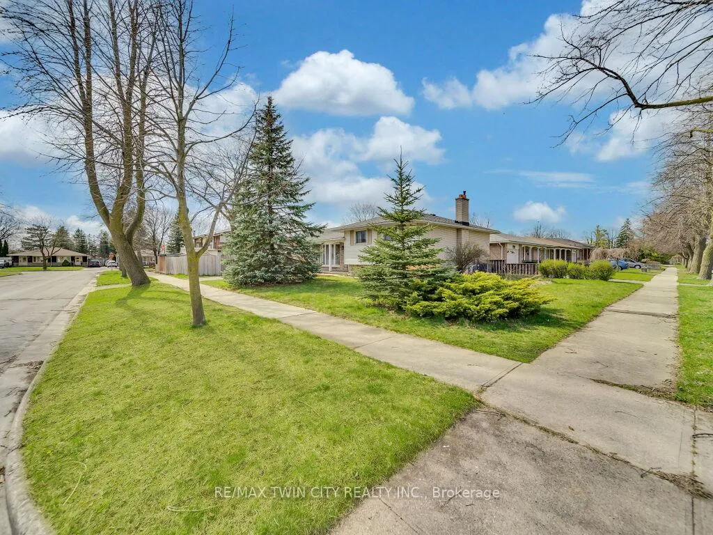 Photo 37 of 75 Bettley Crescent, Kitchener — HOMEH