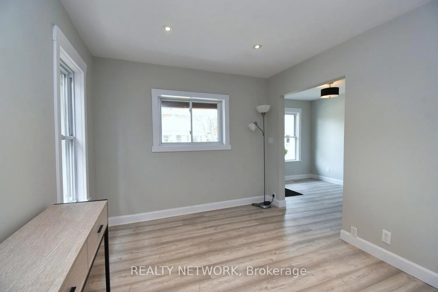 Photo 2 of 82 Alpine Avenue, Hamilton, Inch Park — HOMEH