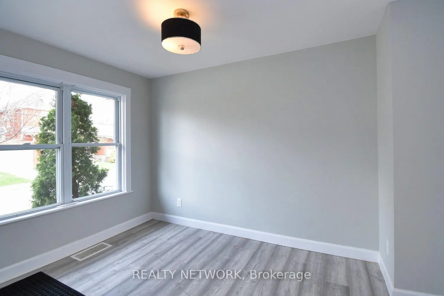 Photo 9 of 82 Alpine Avenue, Hamilton, Inch Park — HOMEH