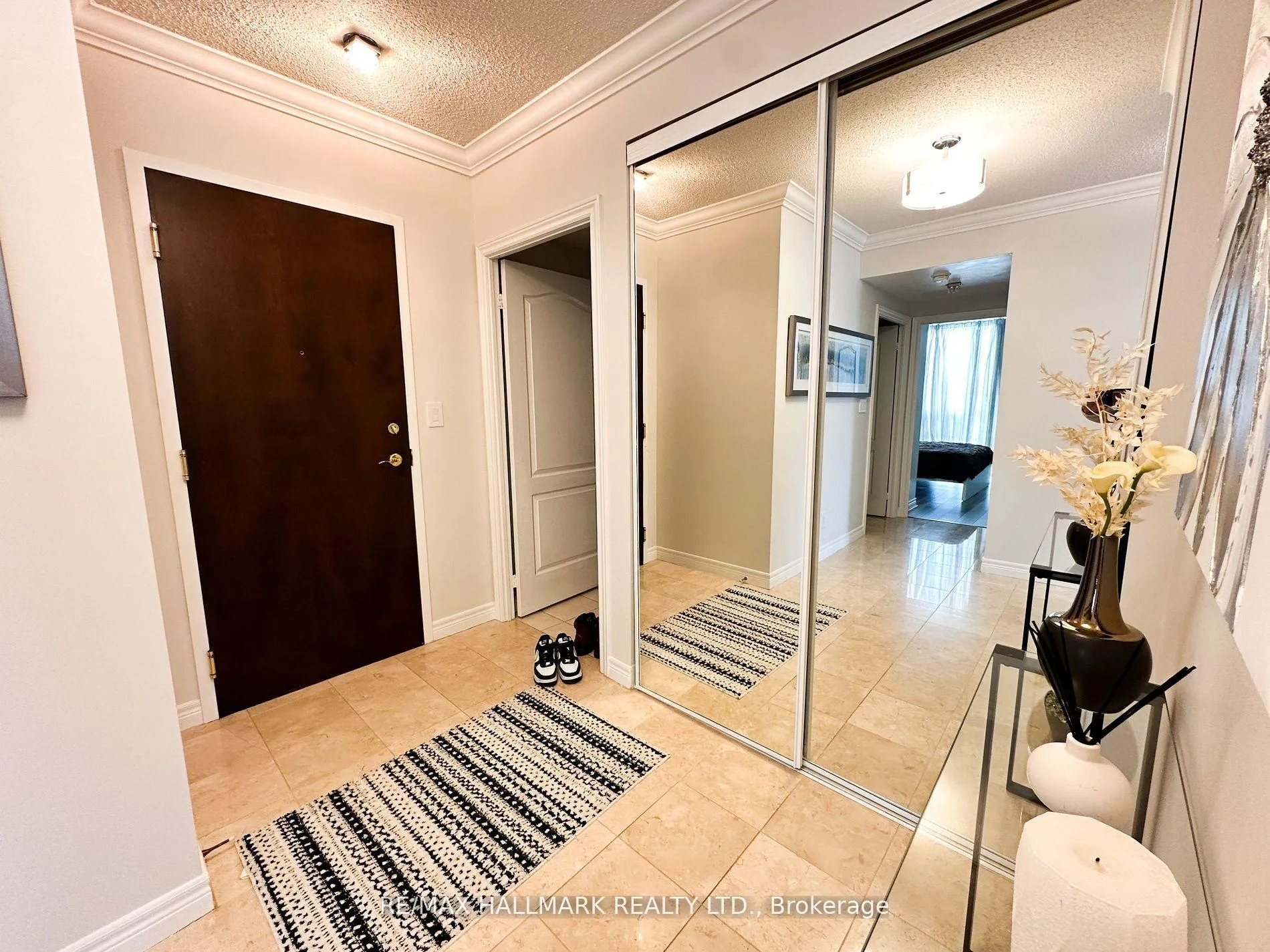 Photo 2 of Unit 1401, 100 Promenade Circle, Vaughan, Brownridge — HOMEH