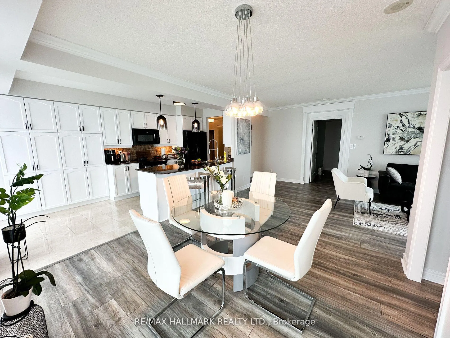 Photo 8 of Unit 1401, 100 Promenade Circle, Vaughan, Brownridge — HOMEH