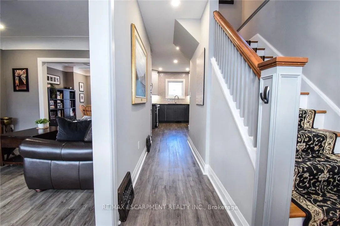 Photo 2 of 104 Tragina Avenue S, Hamilton, Bartonville — HOMEH