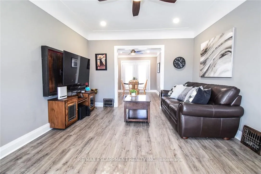 Photo 3 of 104 Tragina Avenue S, Hamilton, Bartonville — HOMEH