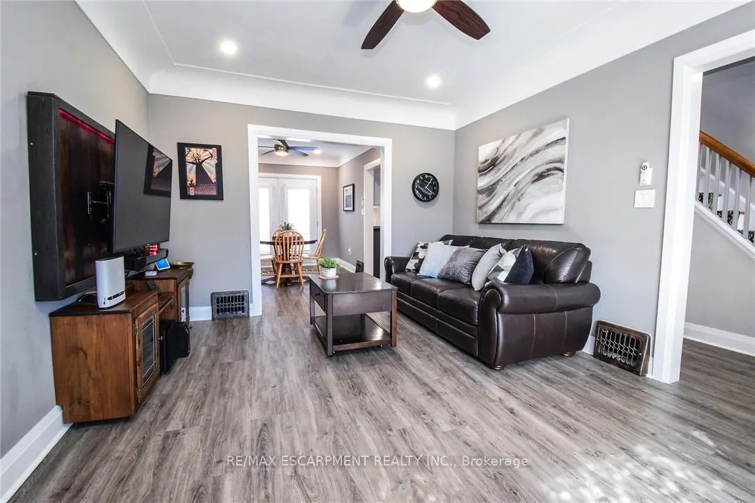 Photo 4 of 104 Tragina Avenue S, Hamilton, Bartonville — HOMEH