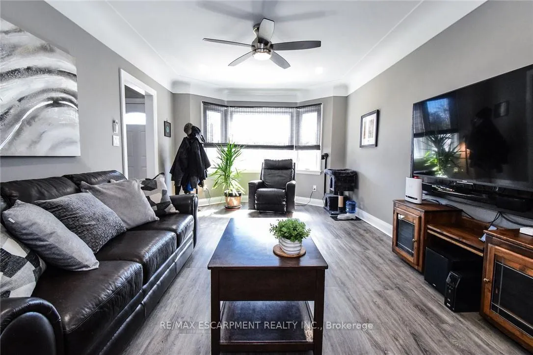 Photo 5 of 104 Tragina Avenue S, Hamilton, Bartonville — HOMEH