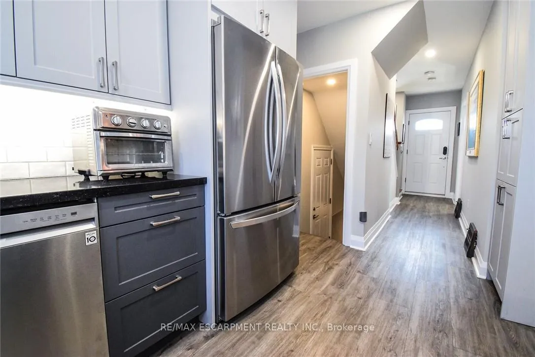 Photo 16 of 104 Tragina Avenue S, Hamilton, Bartonville — HOMEH