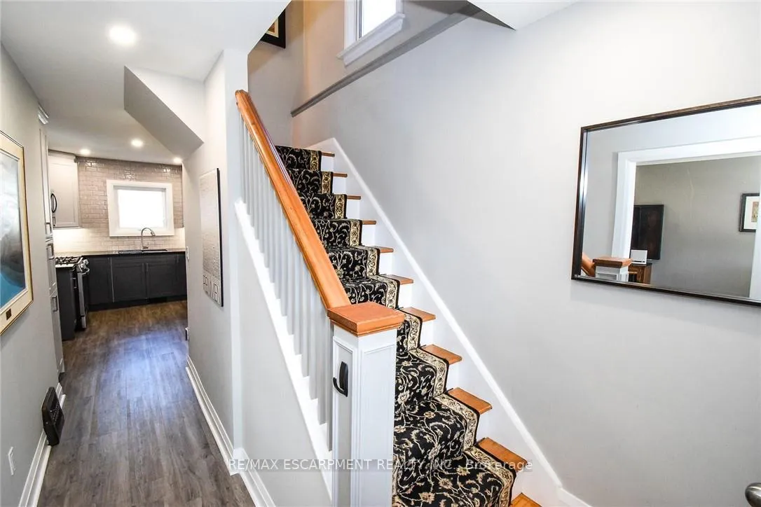 Photo 17 of 104 Tragina Avenue S, Hamilton, Bartonville — HOMEH