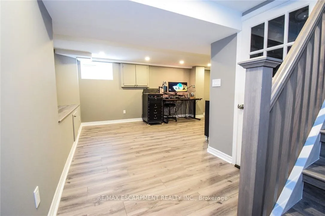 Photo 26 of 104 Tragina Avenue S, Hamilton, Bartonville — HOMEH