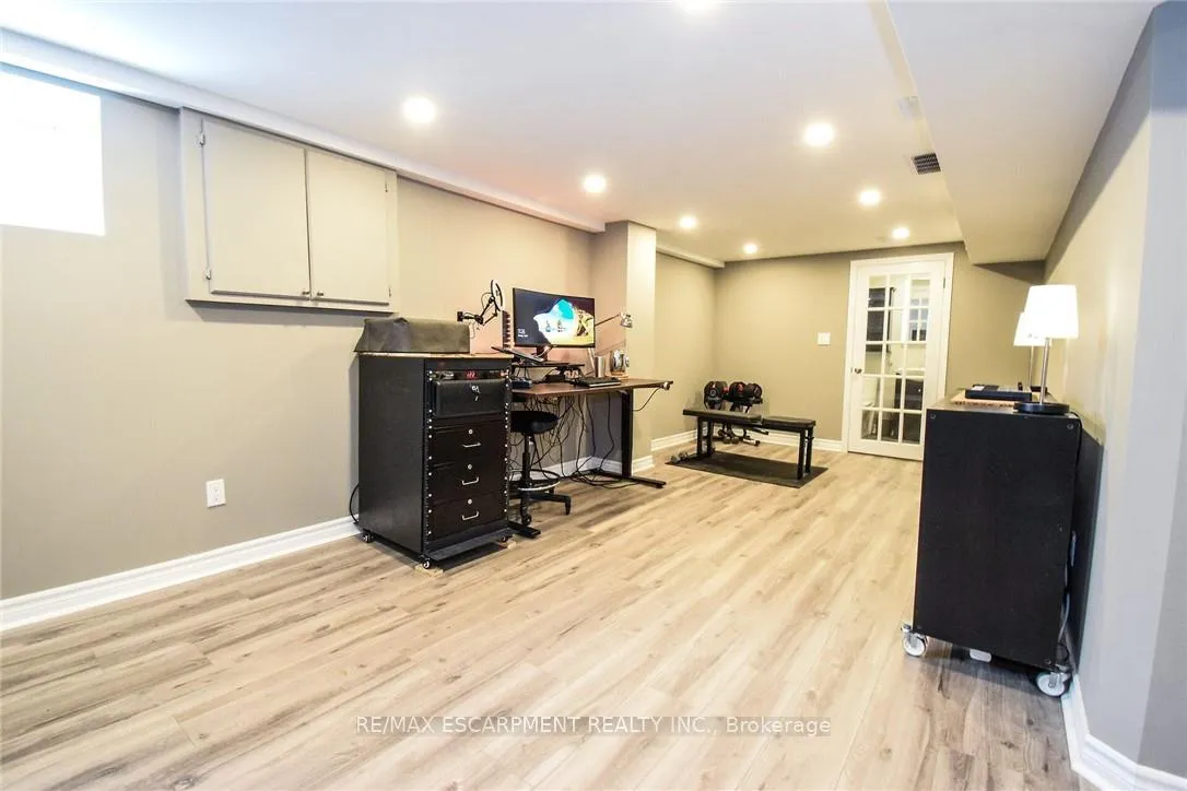 Photo 28 of 104 Tragina Avenue S, Hamilton, Bartonville — HOMEH