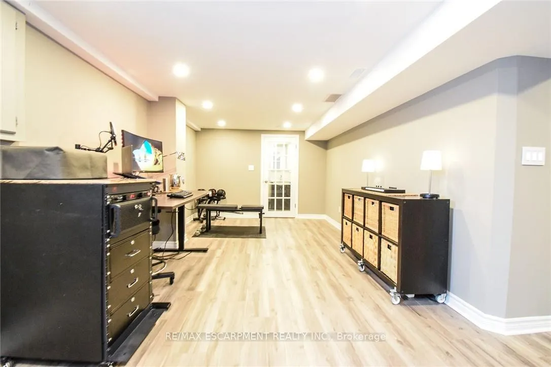 Photo 29 of 104 Tragina Avenue S, Hamilton, Bartonville — HOMEH