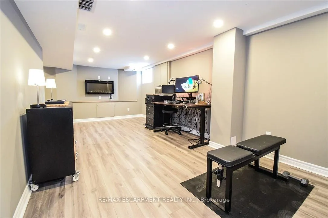 Photo 31 of 104 Tragina Avenue S, Hamilton, Bartonville — HOMEH
